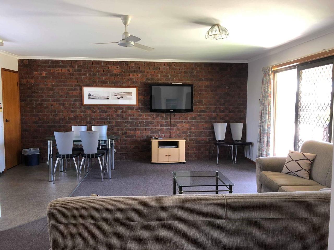 Lakes Jakaranda Holiday Units Лейкс-Энтранс Экстерьер фото