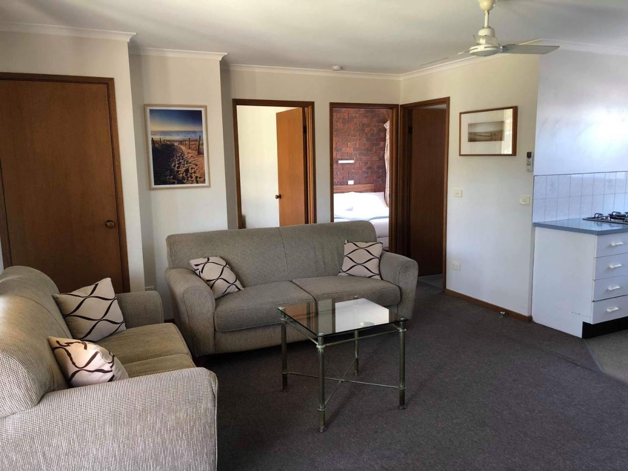 Lakes Jakaranda Holiday Units Лейкс-Энтранс Экстерьер фото