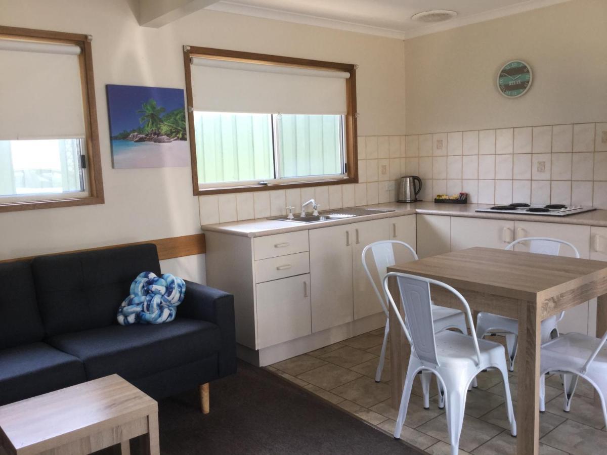 Lakes Jakaranda Holiday Units Лейкс-Энтранс Экстерьер фото